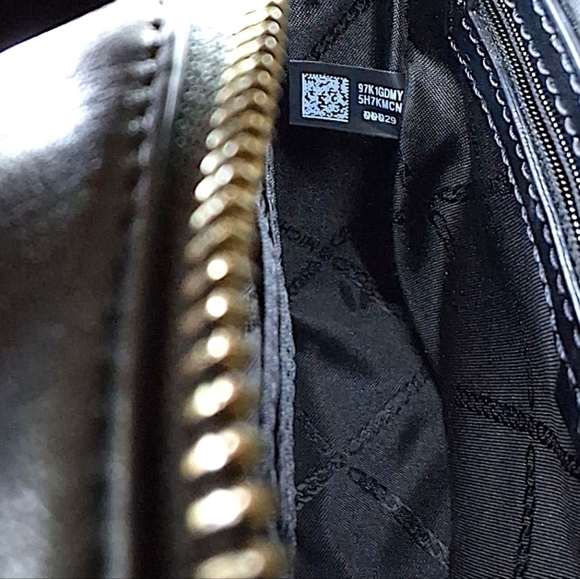 Michael Kors Manhattan Camera Crossbody - Picture 12 of 12